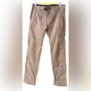 NWOT Men’s Prana Stretch Zion pants. 33x32.